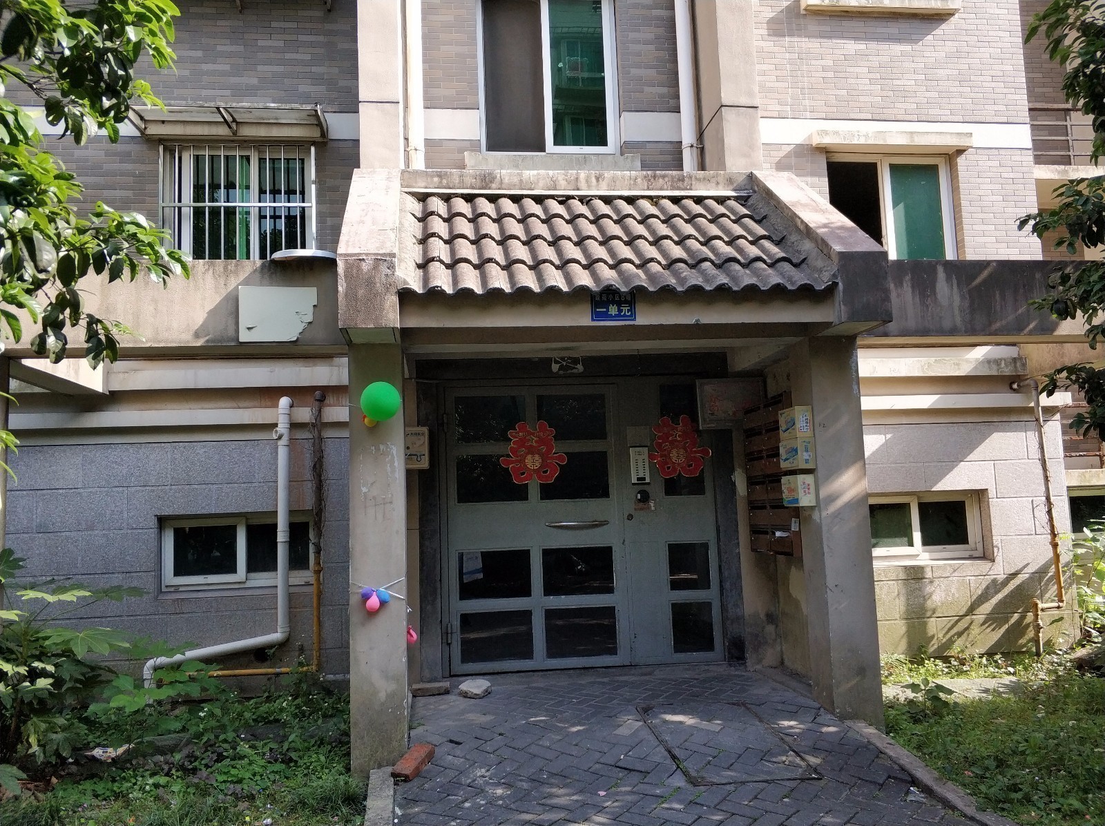 杭州市西湖区政苑小区8幢1单元102室